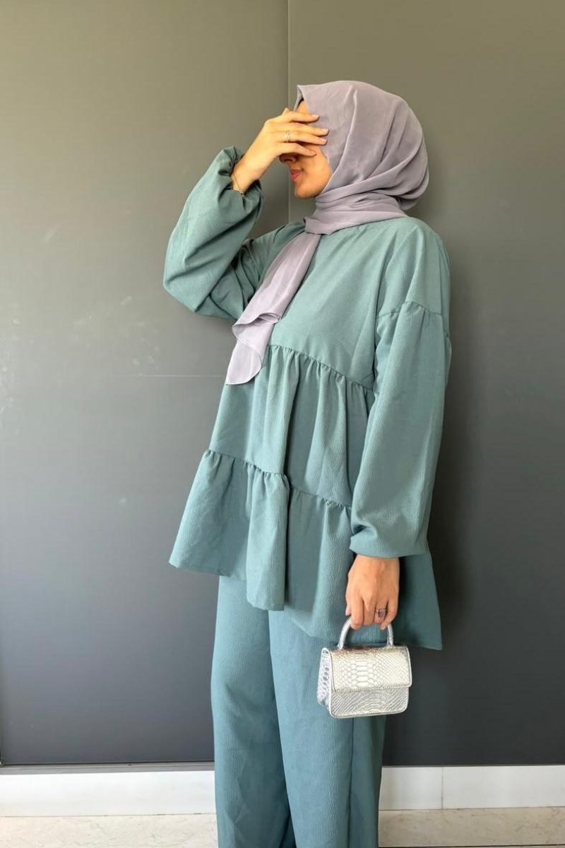 Tiered turquoise set